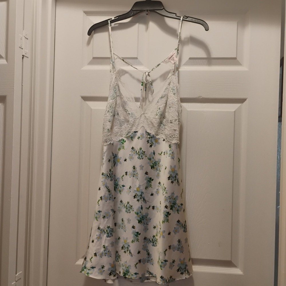 Victoria's Secret White Floral Lace Trim Nightgown Lingerie Beautiful Size L